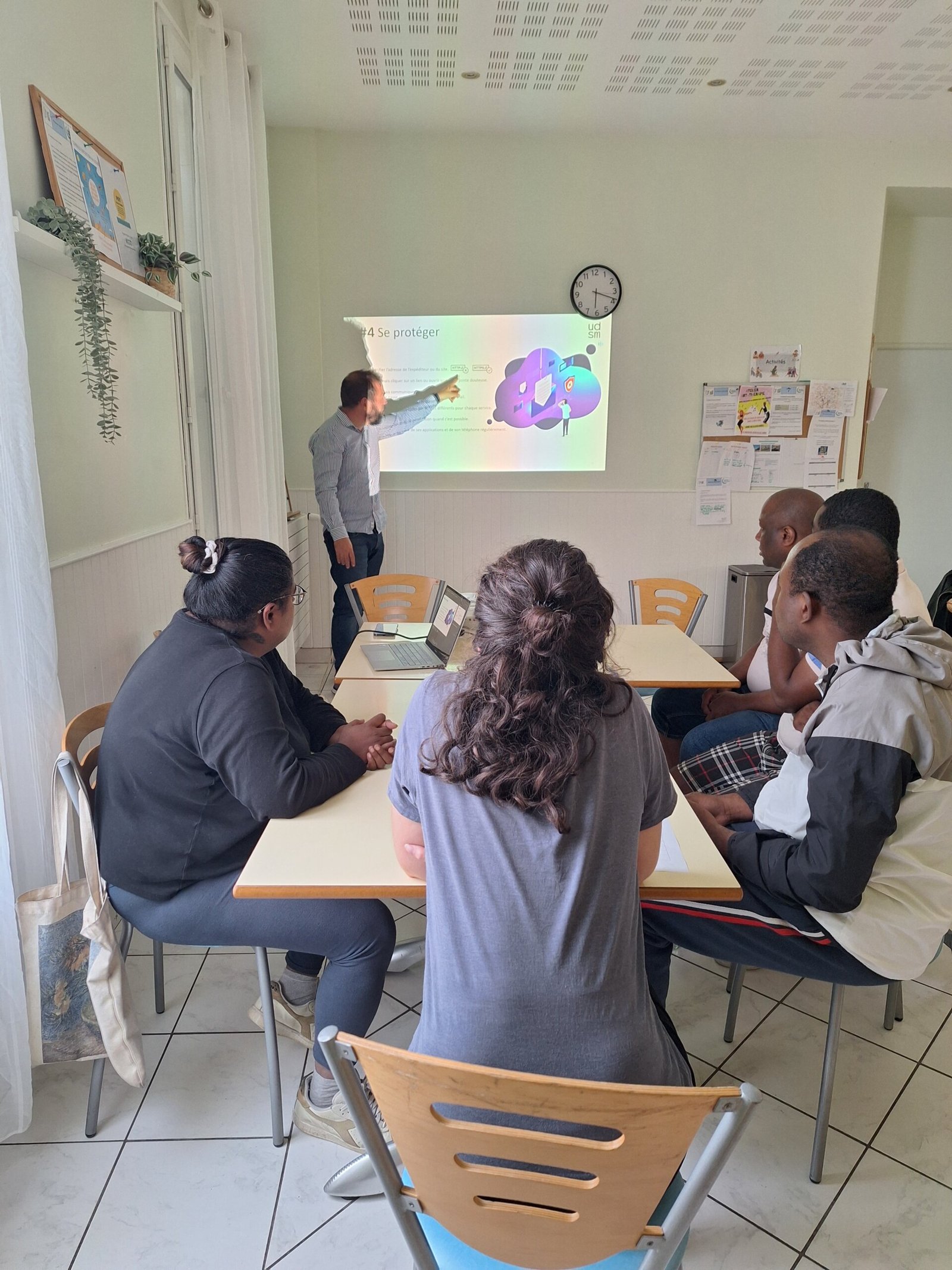 « C’est quoi le numérique ? » : une première formation à l’UDSM